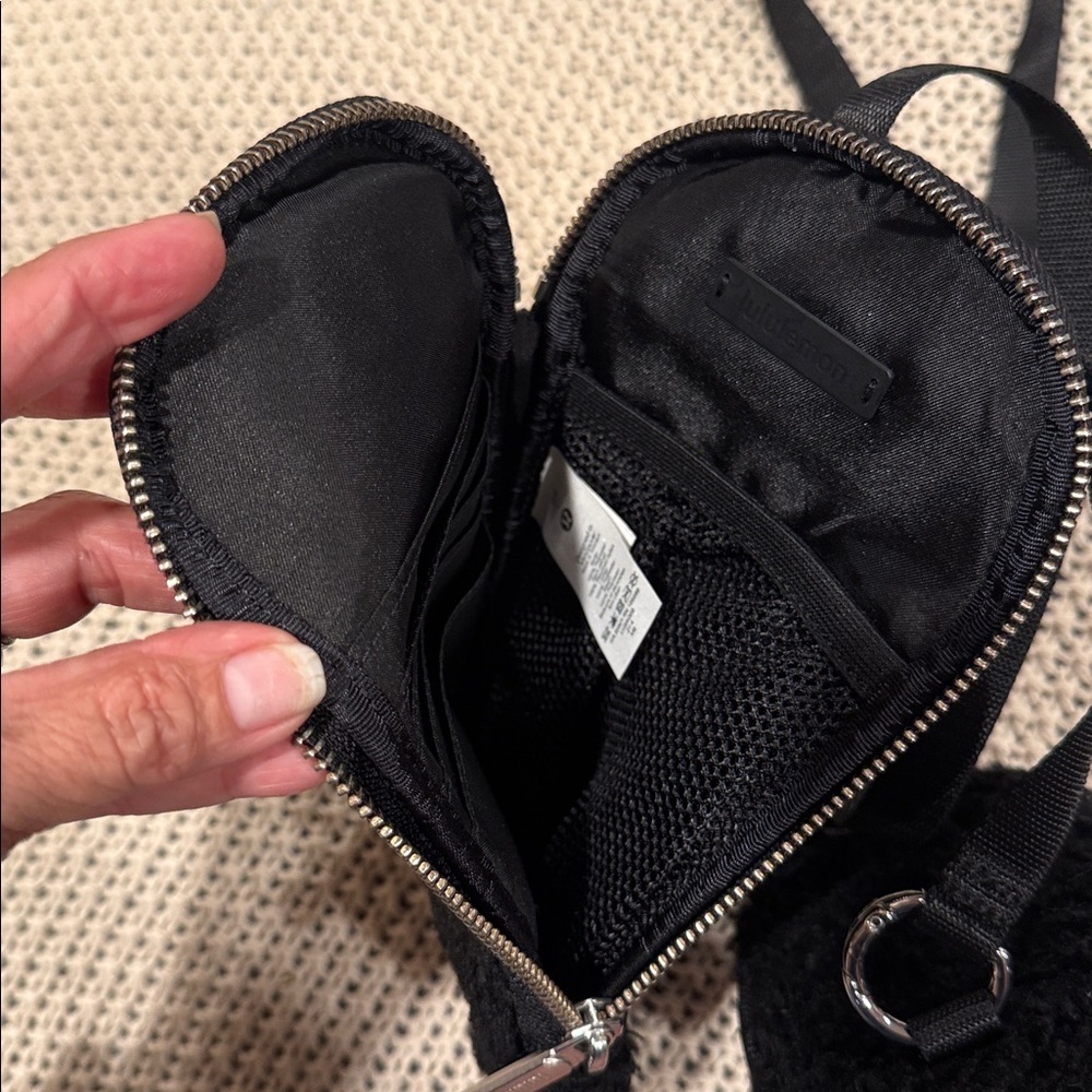 NEW LULULEMON MODULAR PHONE CROSSBODY FLEECE BLACK ONE SIZE - Picture 8 of 10